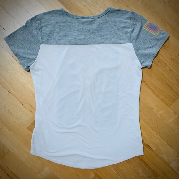 LuLaRoe XS Graphic T-Shirt - Retro 80s Style - Picture 4 of 4